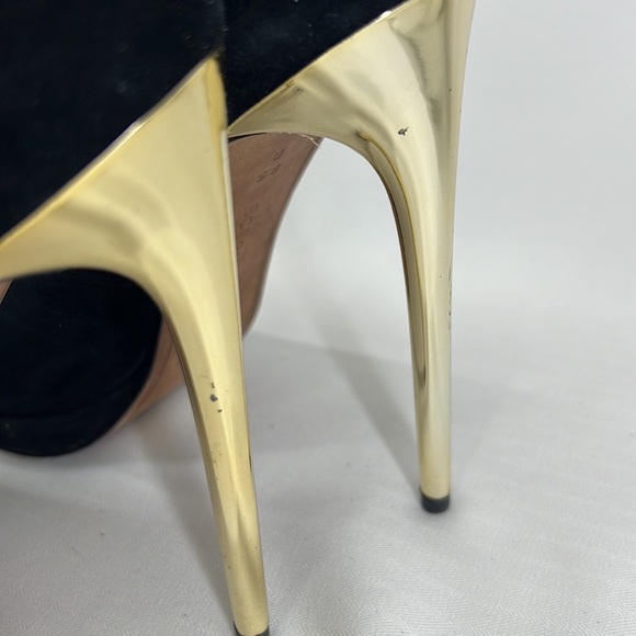🍁2/$25 🍁 BCBG Black Peep Toe Gold Heel Stiletto - Picture 7 of 12